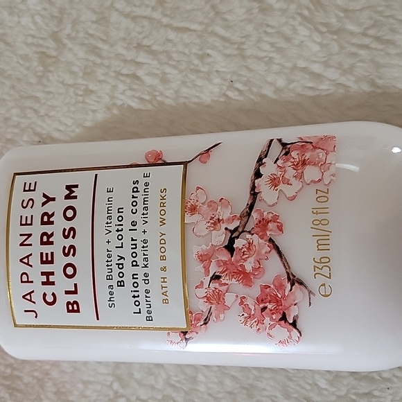 BATH & BODY WORKS JAPANESE CHERRY BLOSSOM MIST 🌸 &  BODY LOTION - Picture 4 of 4